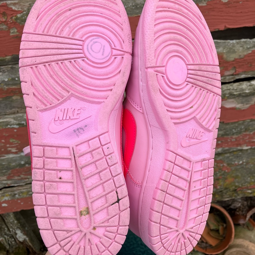 Rare Nike Triple Pink Dunk Low-Top Sneakers Women’s 8.5 - Picture 14 of 16